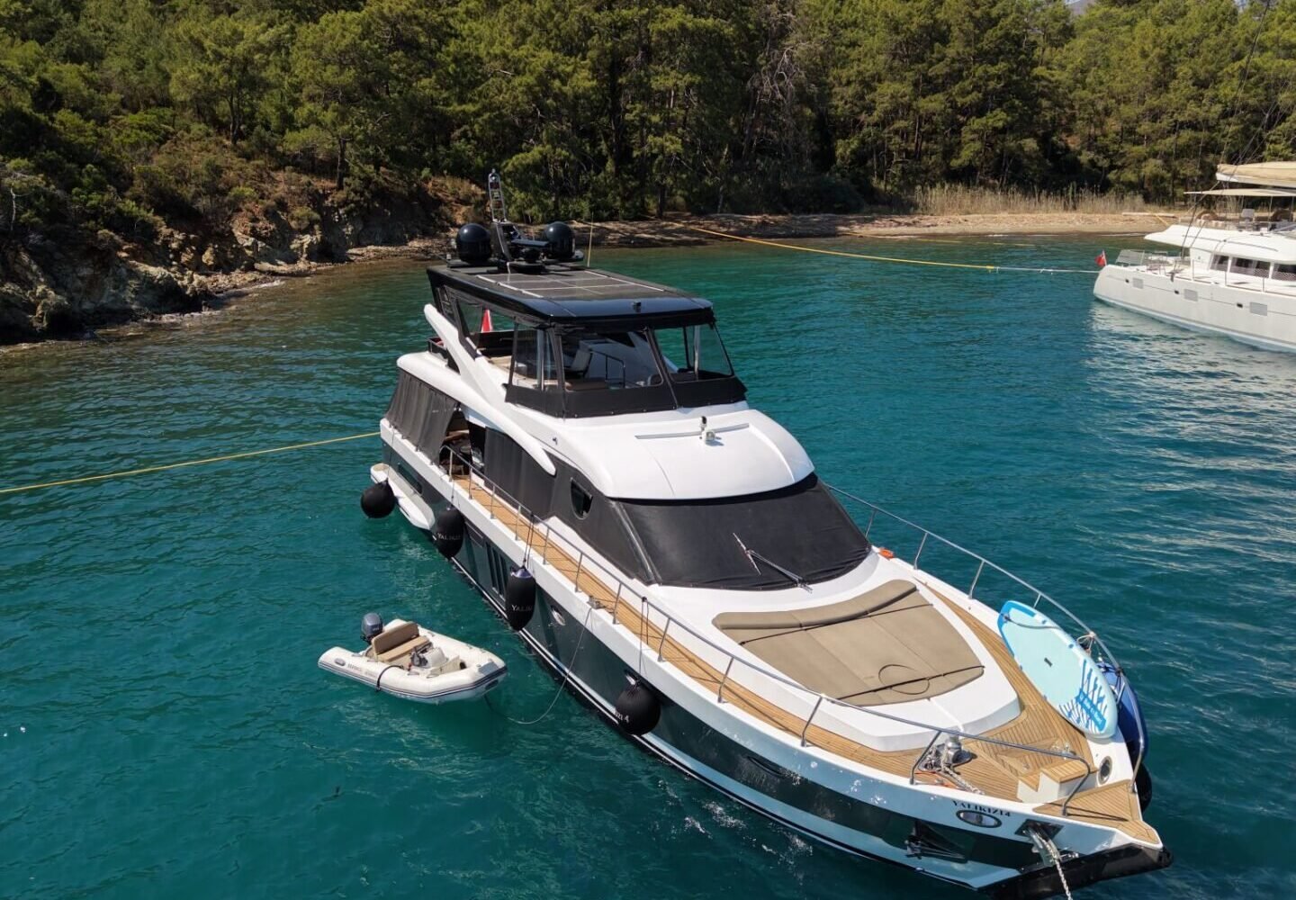 3-Cabin Motor Yacht – 30223