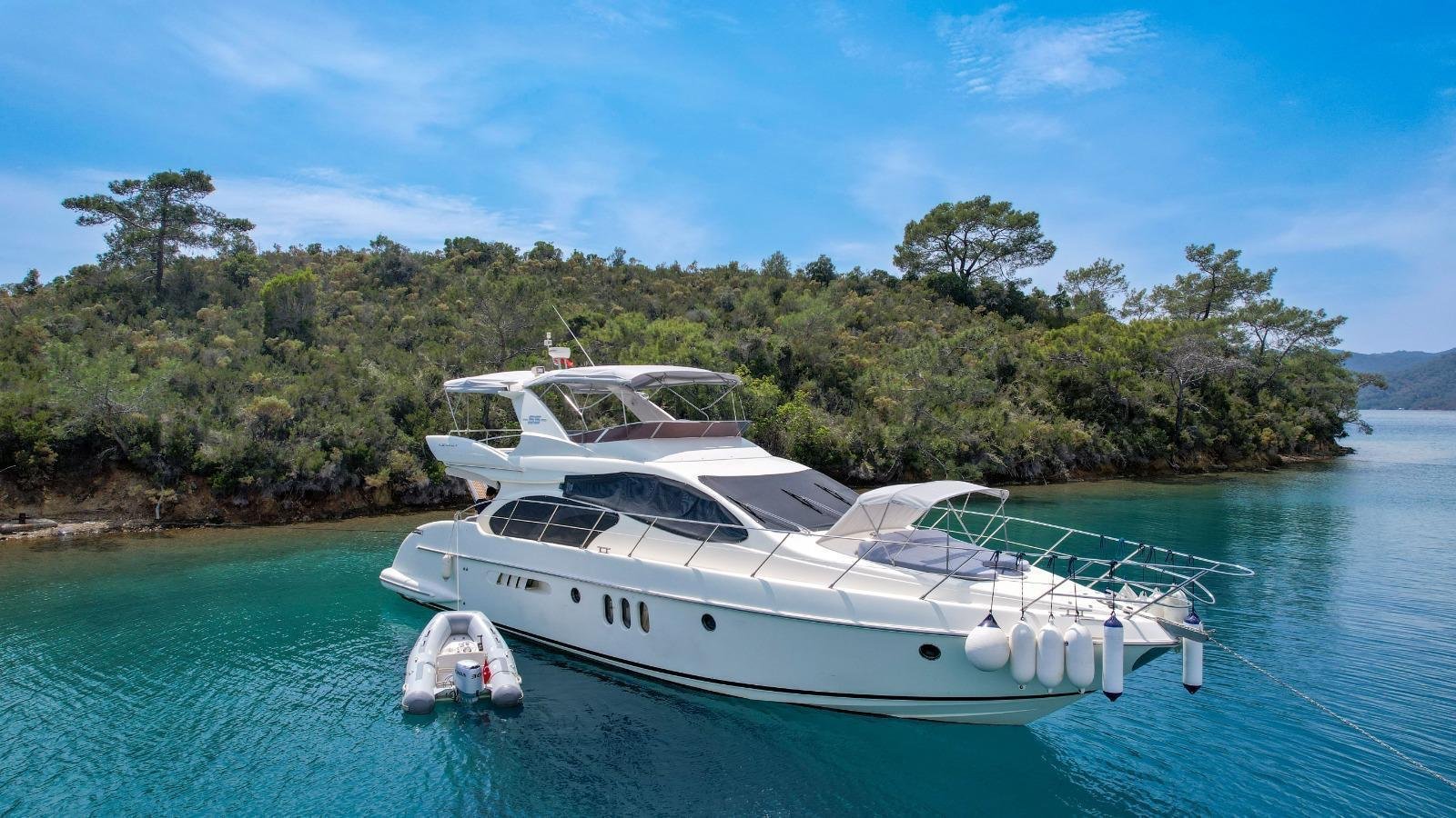3 CABIN MOTOR YACHT – 30207