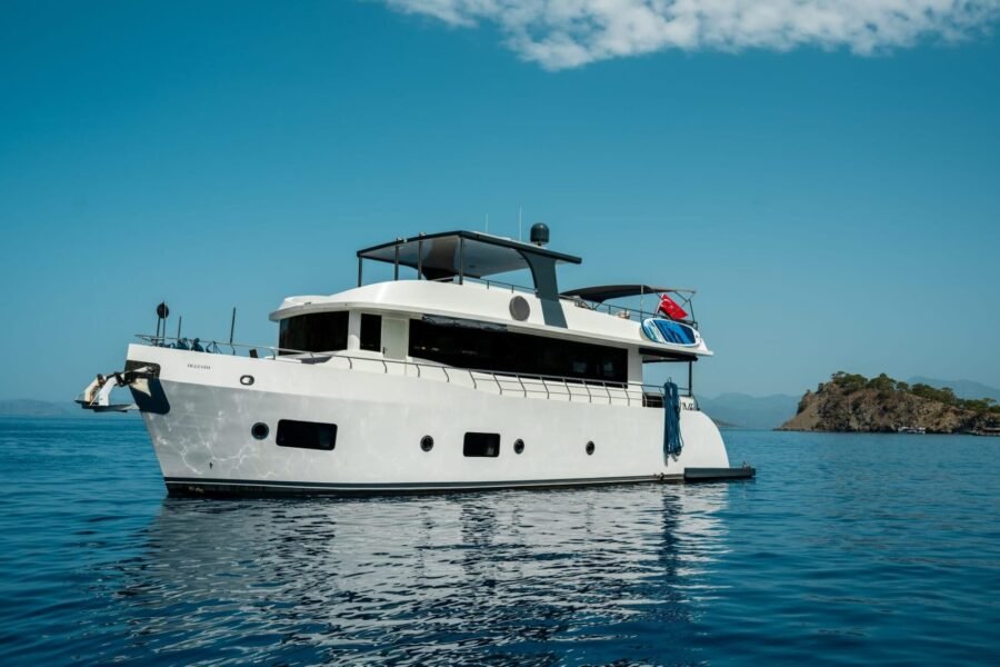 4 CABIN TRAWLER – 40220