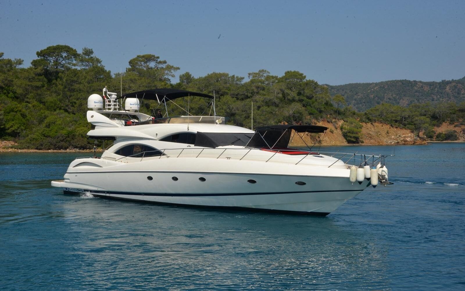 4 CABIN MOTOR YACHT – 40202
