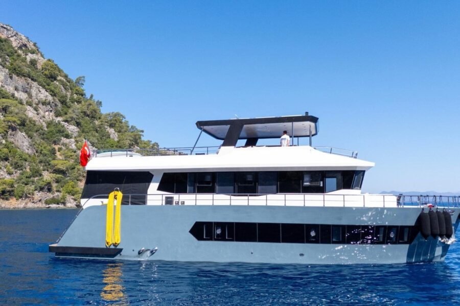 4-Cabin Trawler – 40225