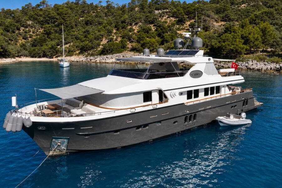 5-Cabin Trawler – 50209