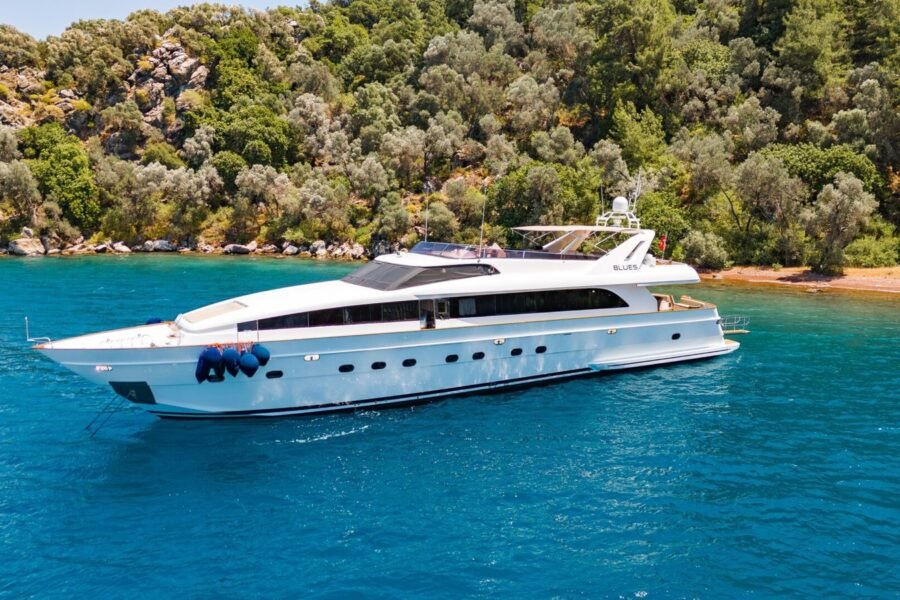 5-CABIN LUXURY MOTOR YACHT – 50207