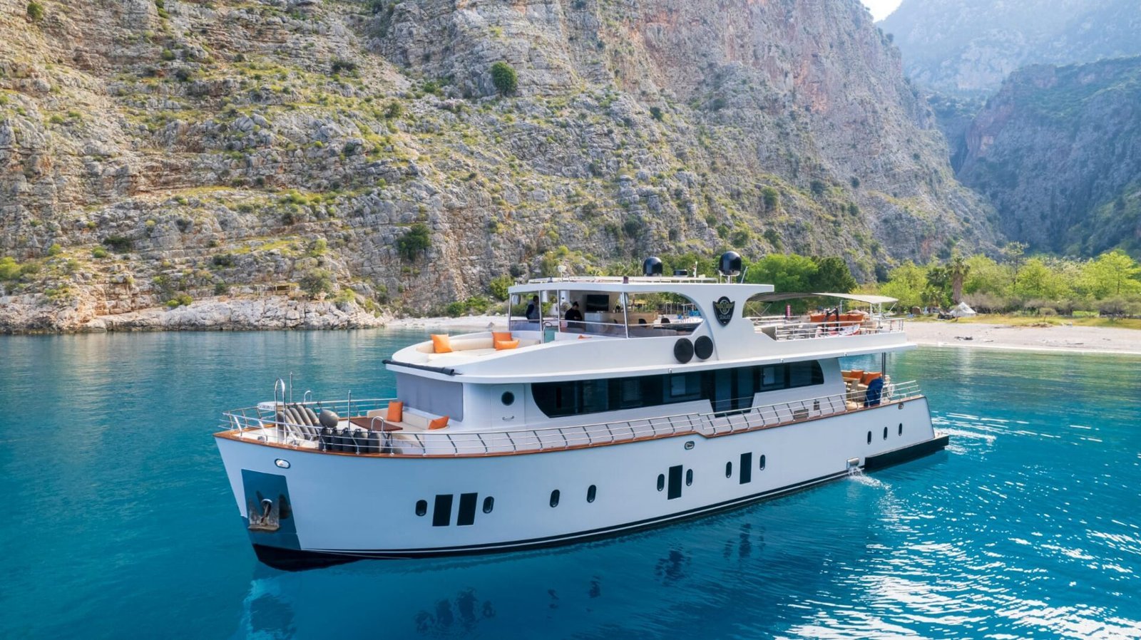 5-Cabin Trawler – 50206