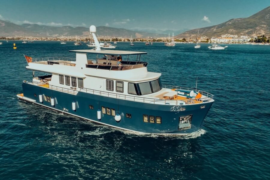 5 CABIN LUXURY TRAWLER – 50204