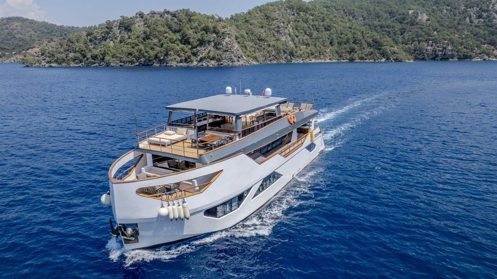 6 CABIN TRAWLER – 60201