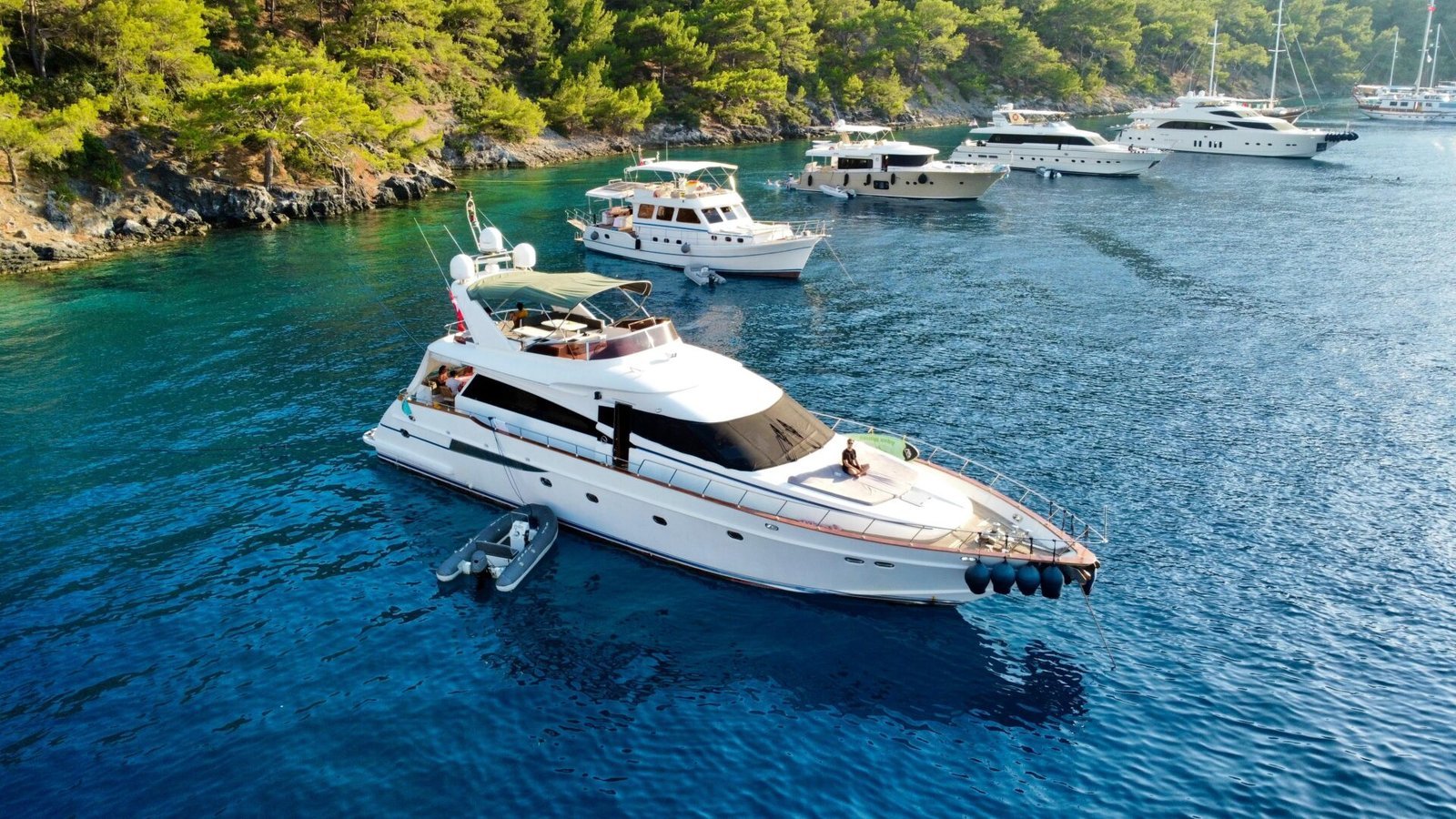 4 CABIN MOTOR YACHT – 40206