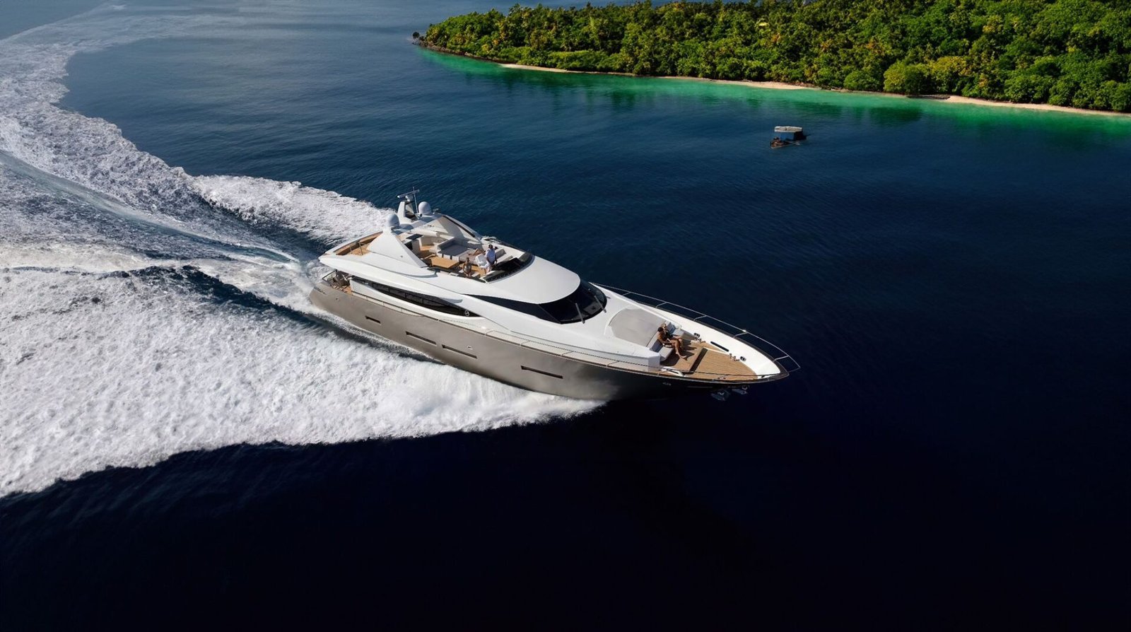 4 CABIN LUXURY MOTOR YACHT – 40208