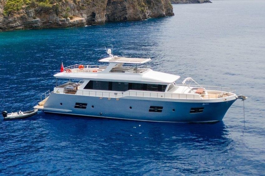 4 CABIN TRAWLER- 40211